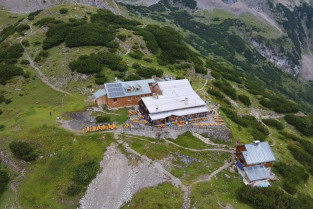 Tesvolt rittal almacenamiento energia montana refugio coburger hutte tirol austria refugio 25724